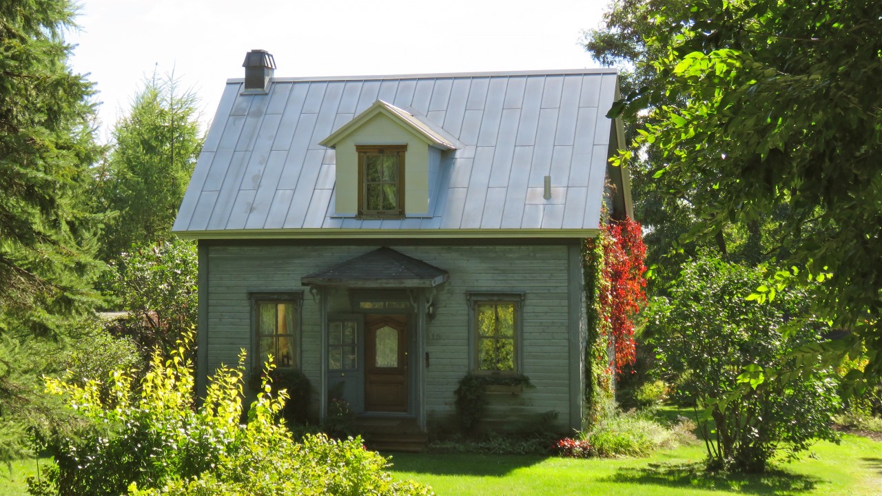 House in Mont-Saint-Hilaire, Quebec